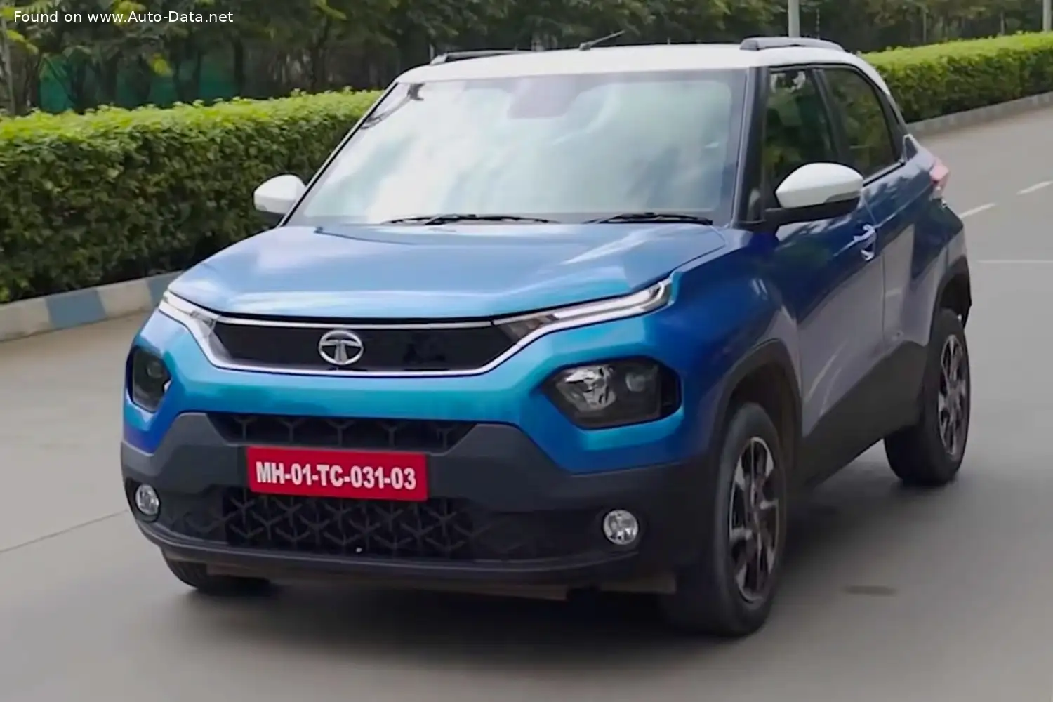 Reseña del Tata Punch EV 2024 de 25 kWh (82 Hp): Un SUV Eléctrico Compacto para Aventuras Urbanas
